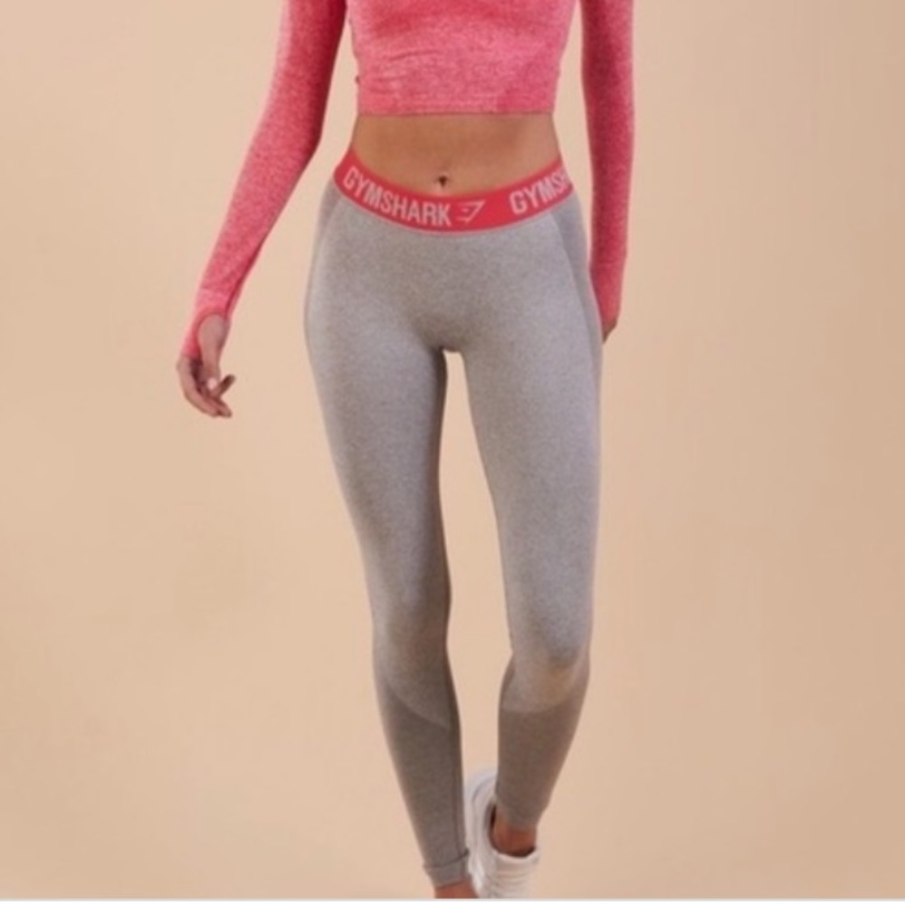 Gym shark leggings